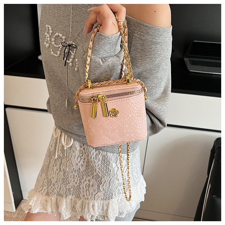 Caja portátil Xiaoxiangfeng Bolso cuadrado pequeño Mujer 2025 Nuevo patrón de serpiente transfronterizo Bolso bandolera de moda de alta gama