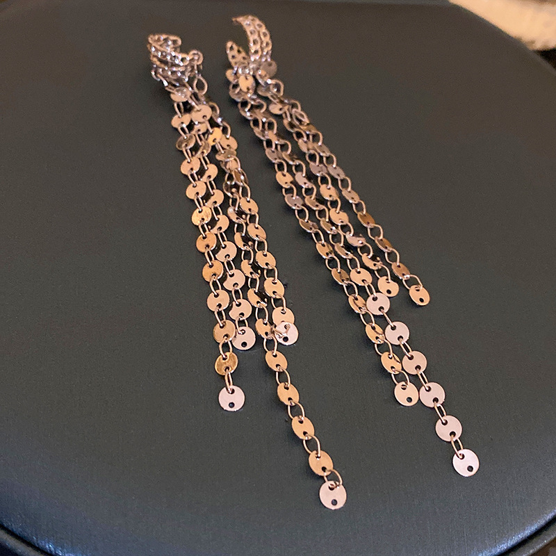 Diamante-incrustado ZIRCON clip de oreja conjunto de tres piezas temperamento personalizado estilo frío sin oreja clip de hueso de alta calidad nuevos pendientes para las mujeres