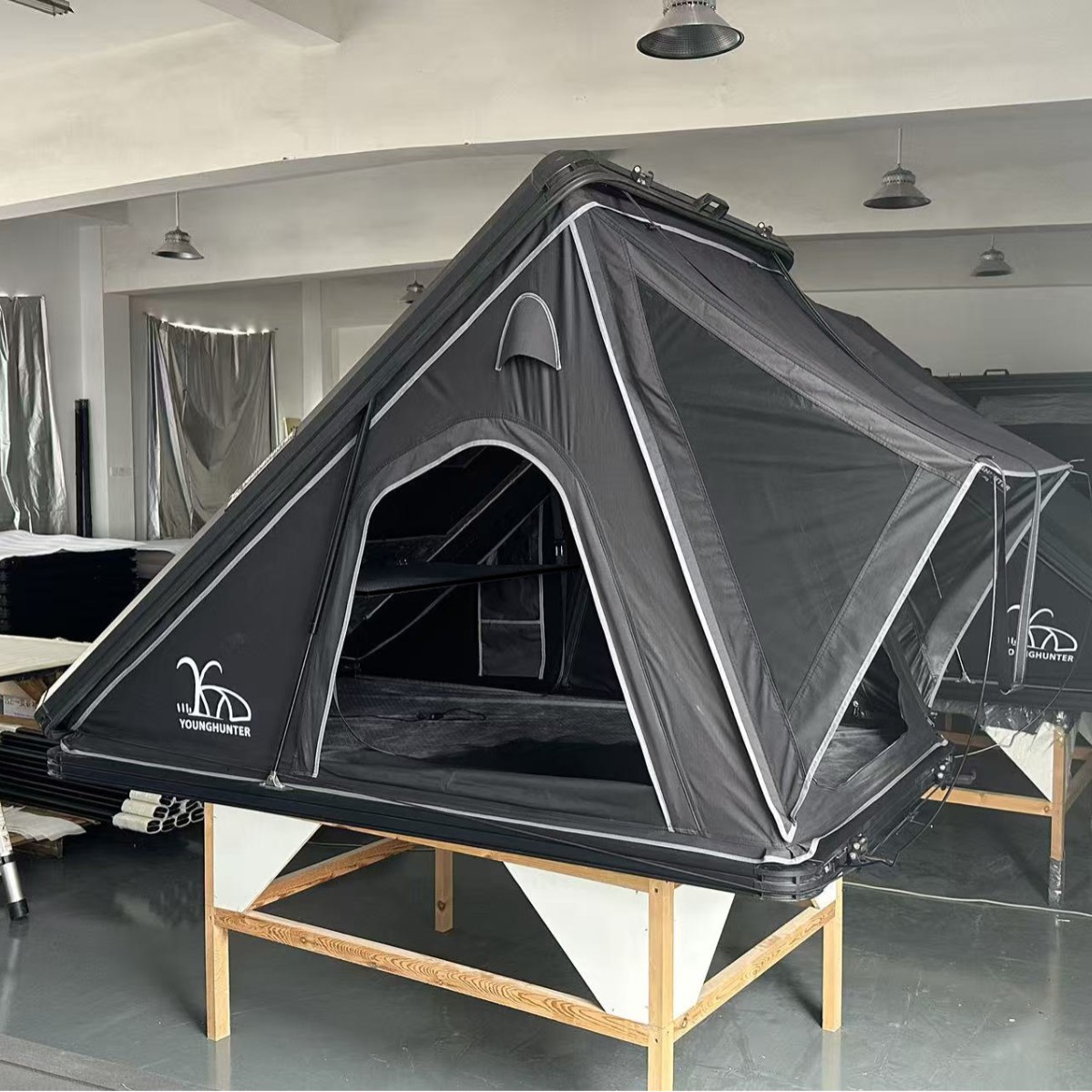 Tabla personalizada de aleación de aluminio triangular carpa de techo de alta velocidad SUV carpa de vehículo todoterreno duro carpa de techo duro