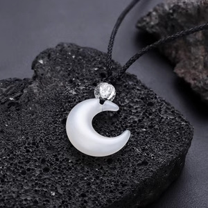 초승달 목걸이(화이트)