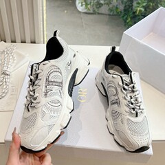 24新型カップルの色合わせの軽やかな女性性感C Dスポーツレジャーの中で、お父さんの靴の男が高くなります。
