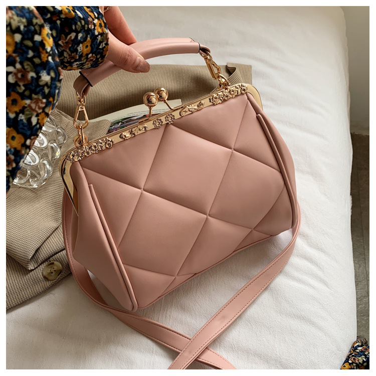 New Fashion Rhombus Embossed One-shoulder Diagonal Clip Bag Wholesale Nihaojewelry display picture 9