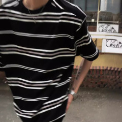 アメリカのレトロな白黒のストライプの半袖のtシャツの男性の潮のブランドの純綿の怠惰な風のoversize夏の新型の半袖