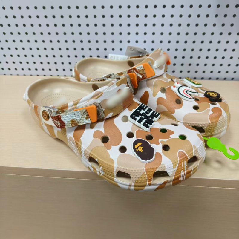 Camuflaje de casa de monos, zapatos de cavidad de verano ligero con sandalias casuales para hombres y mujeres con etiqueta al por mayor
