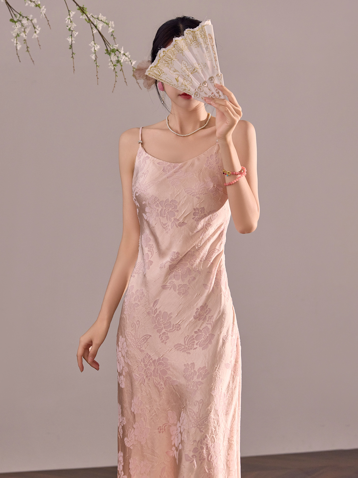 Đầm maxi nữ quốc phong dây mảnh chữ A dáng dài thắt eo — màu đen