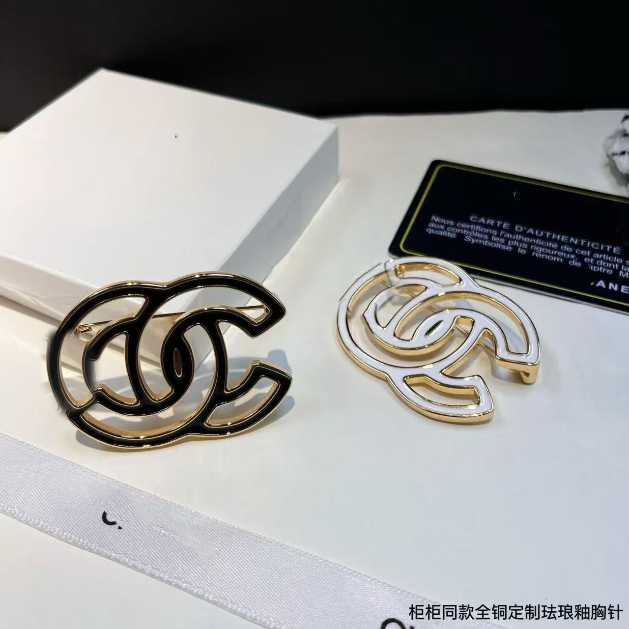 Classic Chanel-Style High-End Gold-Plated Brooch, Fashionable Retro Star Ocean Personality Trend, Sweet and Cool Heart Design