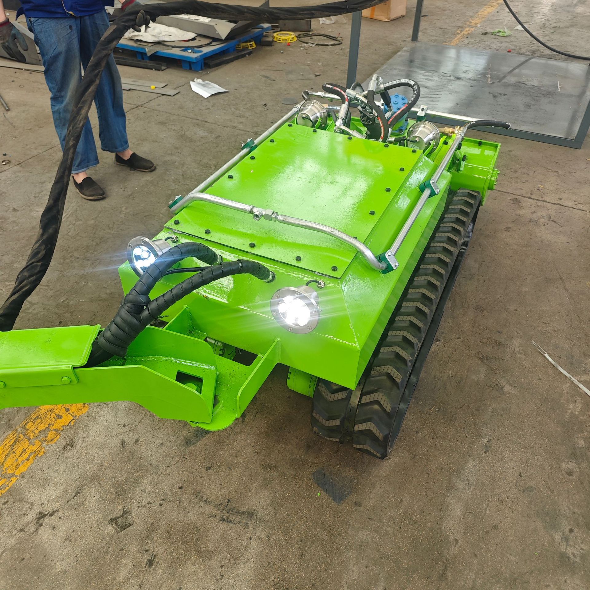 电动履带式液压排污设备 水下淤泥智能机器人 自走式遥控河道排污