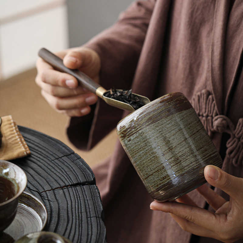 Té de cerámica gruesa, tanque de almacenamiento de cerámica retrógrada, tanque de almacenamiento de cerámica a prueba de humedad doméstica, té verde blanco grande Pu 'er