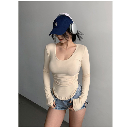Short, Irregular Long-Sleeved T-Shirt—Ultra-Cool Girl’s Purely Alluring Inner Layer Base Top for Women, Slim-Fit, Early Spring, Sexy Low-Cut Collar