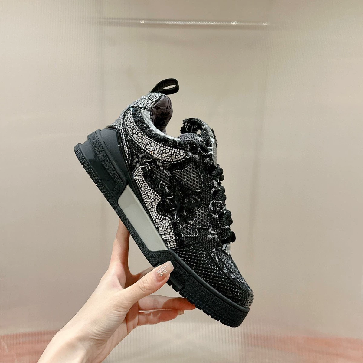 2024 весна и лето новые кроссовки на толстой подошве кроссовки модные коньки круглая головка колода цветные баскетбольные кроссовки пара обувь