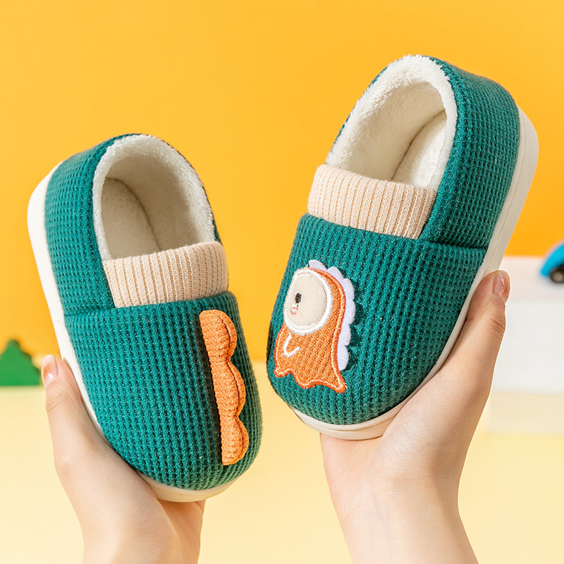 Invierno zapatillas de algodón para niños, niños y niñas, padres e hijos, bolsas de dibujos animados lindas, tacones antideslizantes para bebés en el interior, zapatillas de lana casera
