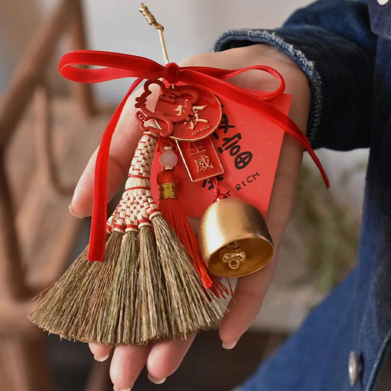 Adornos colgantes de flores para el Año Nuevo 2026, cubo de bendición de Año Nuevo, decoraciones colgantes de escoba que atraen la fortuna del Año del Caballo, suministros al por mayor para el Festival de Primavera y la inauguración de la casa.
