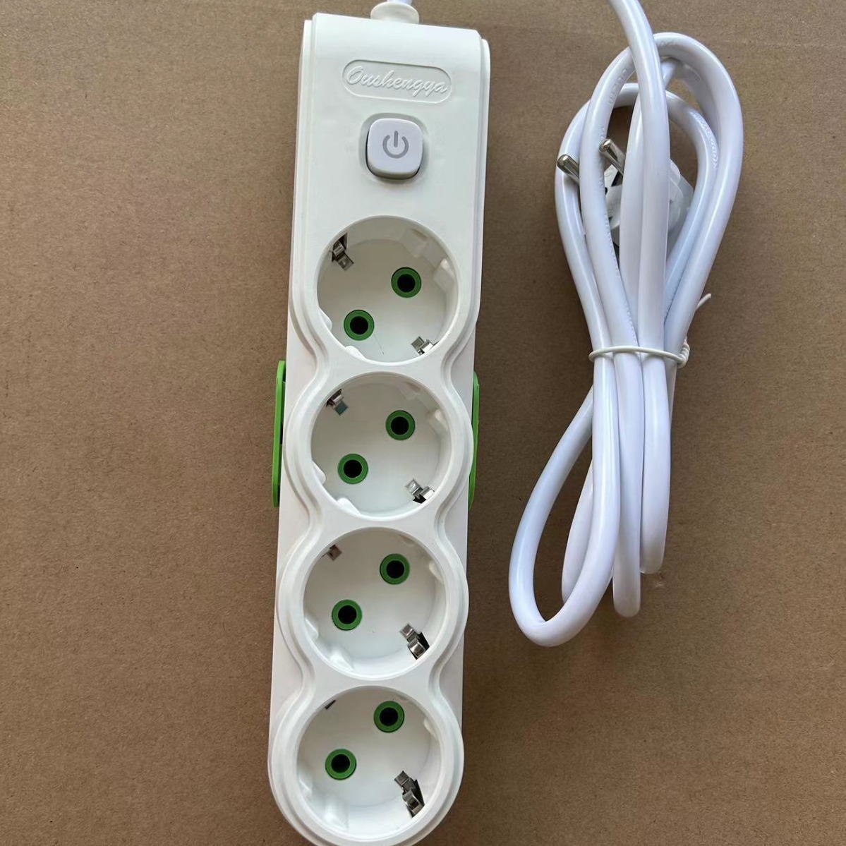 Fábrica directa de comercio exterior 4 enchufes europeos con enchufe de alimentación USB en el Medio Oriente Asia Central Tailandia placa de enchufe