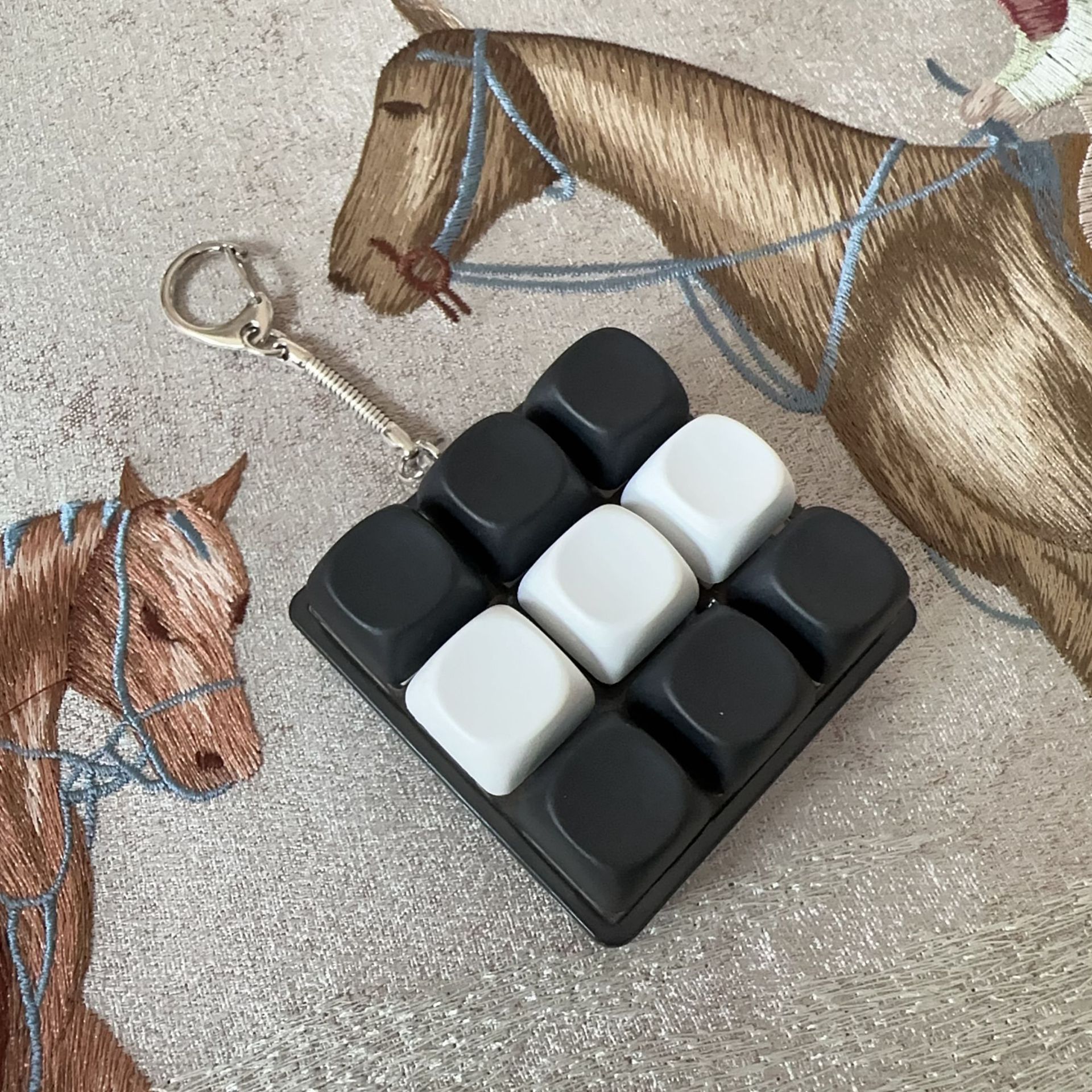 Cross-border Round Cap Decompression Button 9-key Switch Tester Keyboard Cat Keychain Finger Squeeze Stress-relief Toy_voghion.com