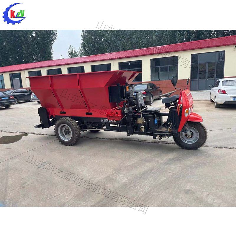 座驾式柴油三轮撒肥车 自走式肥料抛撒车 小型液压链条传动扬粪车