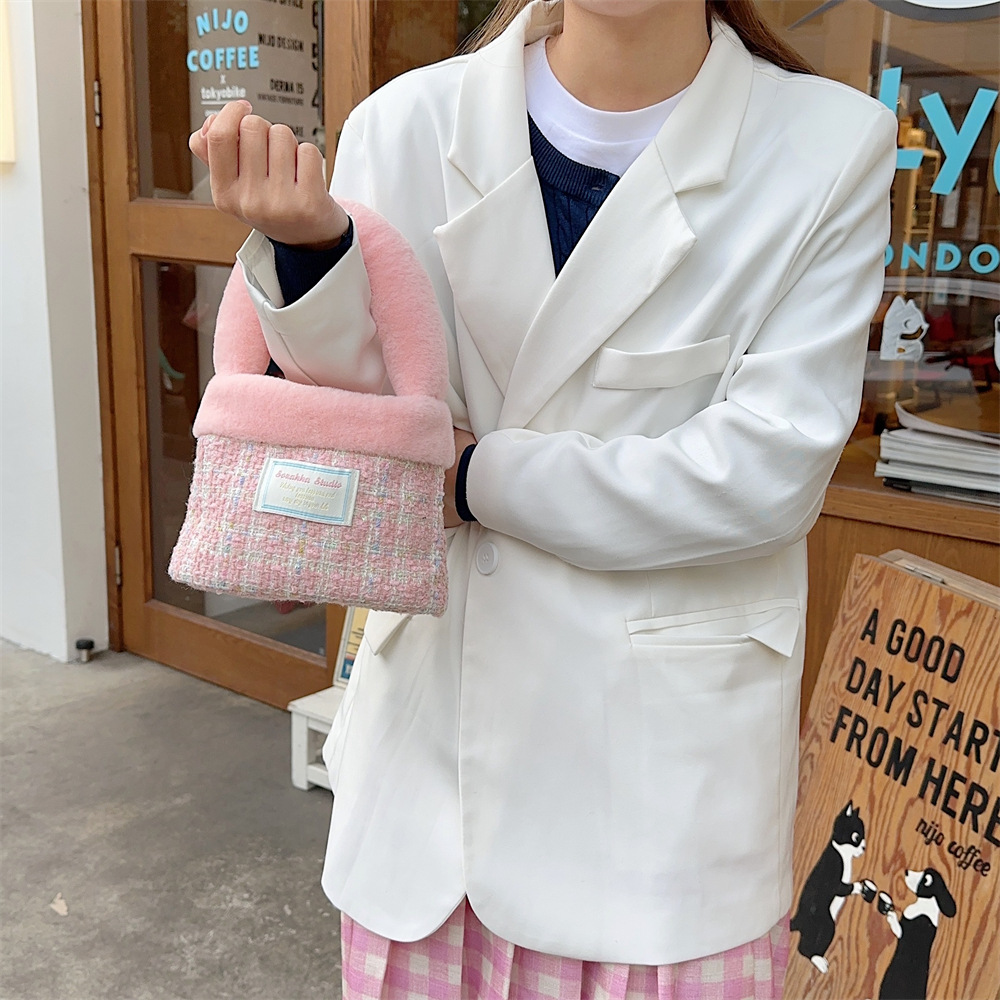311203 Plush Bag for Women's Winter 2023 New Autumn and winter, fluffy hand-held woolen bucket bag, hand-held bag undefined