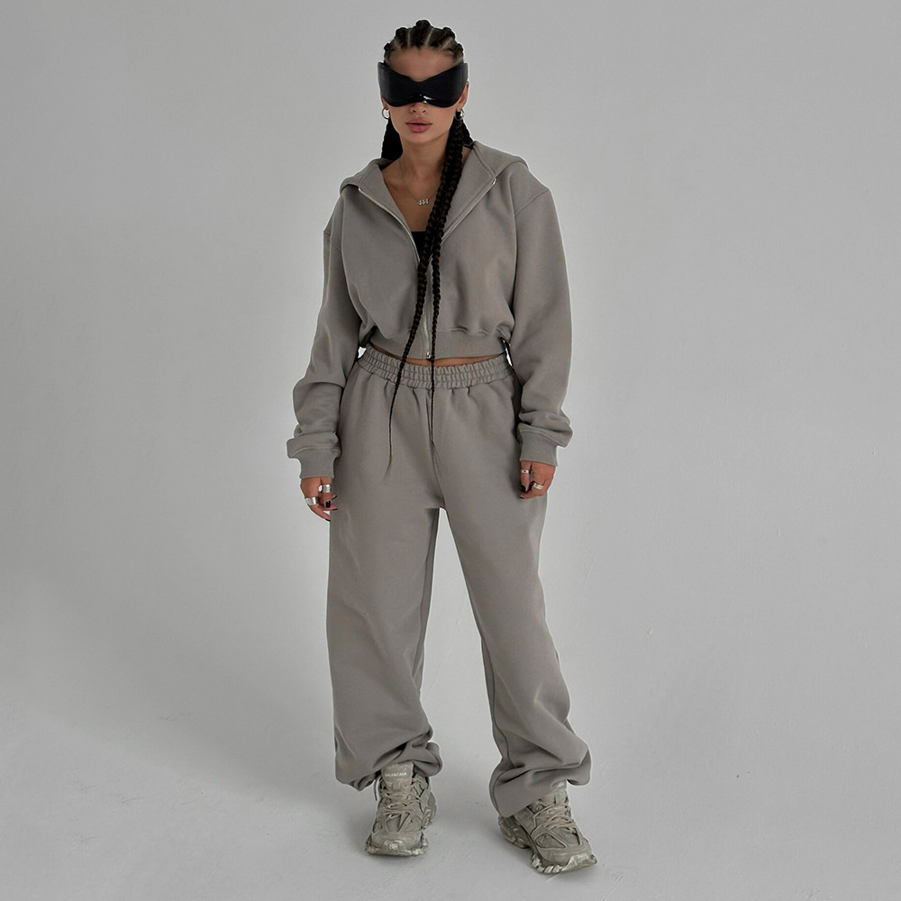 Transfronterizo corto con capuchón conjunto de pantalones Europe y los Estados Unidos otoño y invierno 2025 con camisetas de terciopelo conjunto de camisetas deportivas