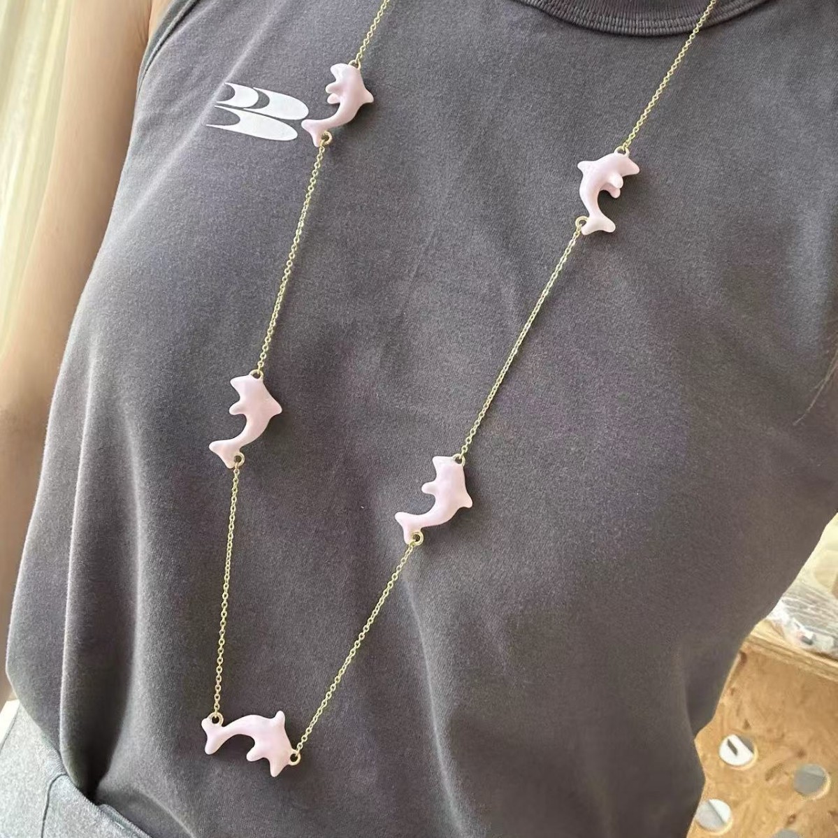 夏季新款婴儿粉海豚项链小众设计度假风吊坠高级感时尚叠戴锁骨链