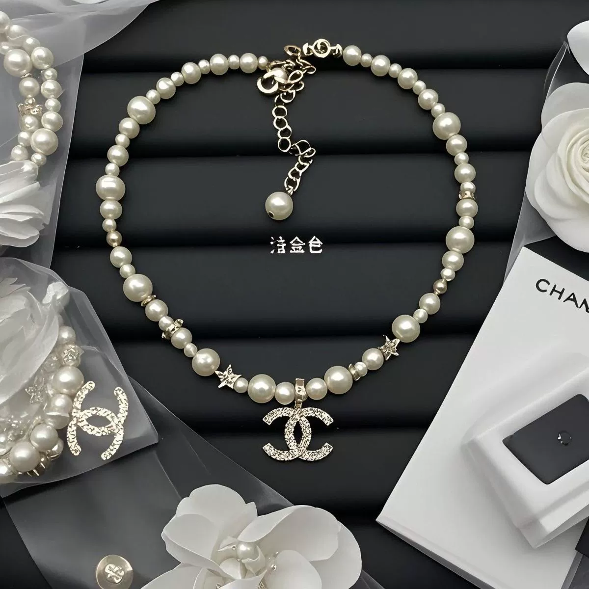 Кулон (версии штамп) в стиле Chanel с бусинами искусственного жемчуга, вставки в форме пятиконечная звезда, устойчивое к тускнению покрытие