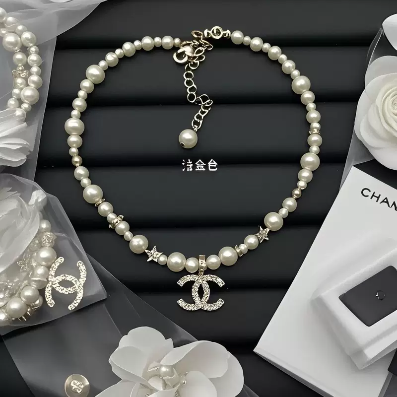 Кулон (версии штамп) в стиле Chanel с бусинами искусственного жемчуга, вставки в форме пятиконечная звезда, устойчивое к тускнению покрытие