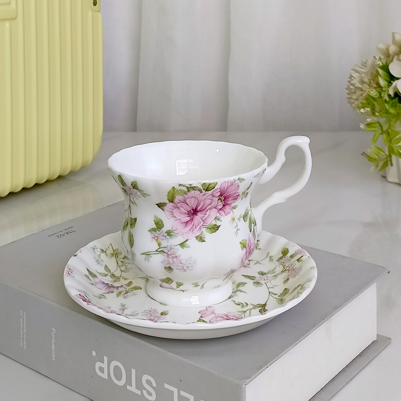 Taza de café de cerámica de flores medievales francesas, taza de té de camellia de la tarde, taza de té de lujo ligera, taza de platos domésticos de alto valor facial