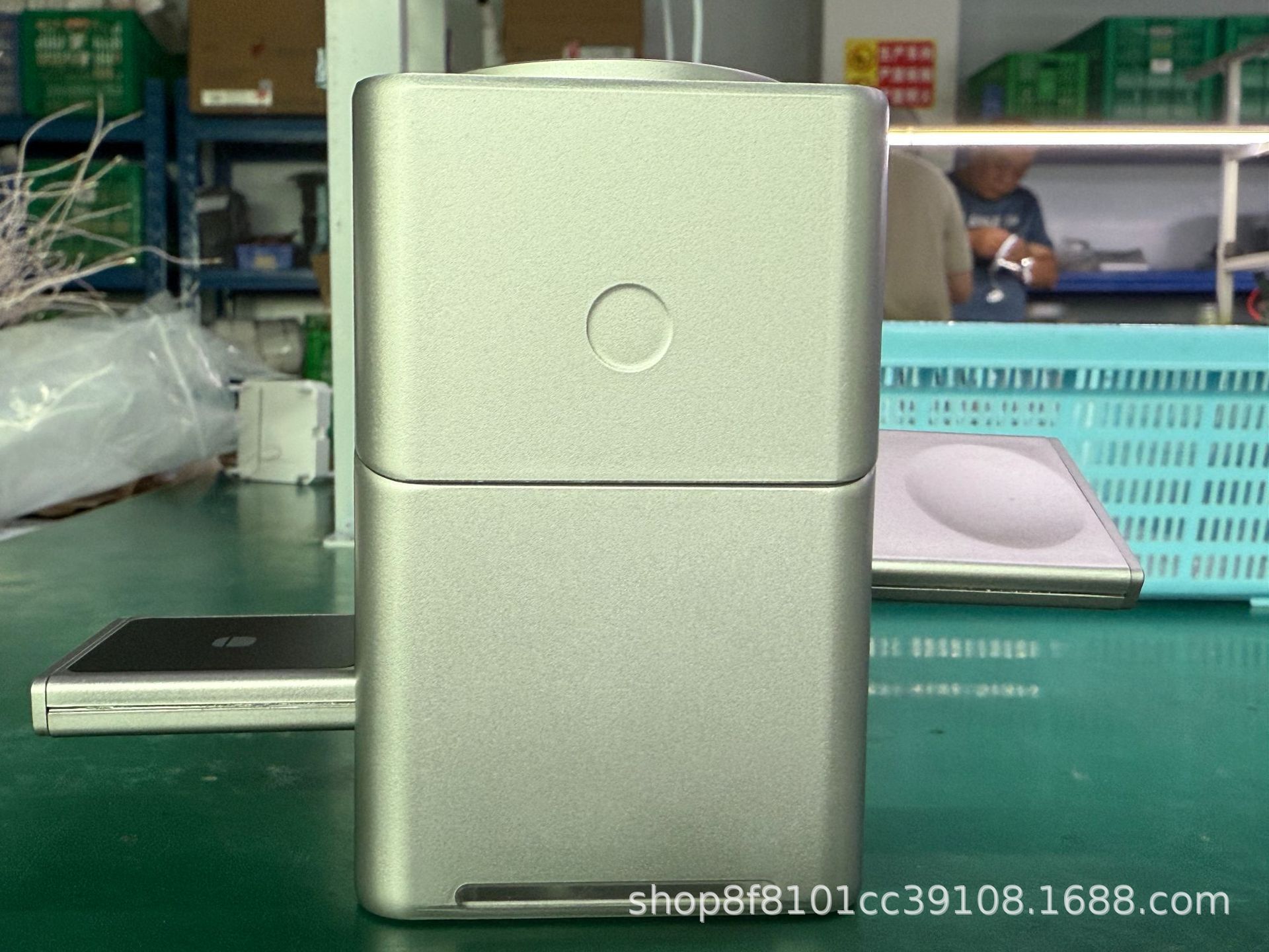 旋转魔方三合一磁吸式无线充电器适用于苹果三星手机手表快充15W