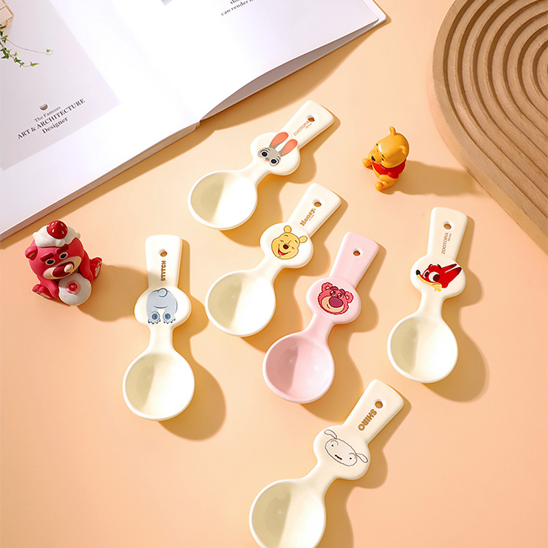 Cuchara de comida para niños de dibujos animados de Disney Cuchara de alimentos para bebés Vajilla para el hogar Cuchara de postre de cerámica de alto valor