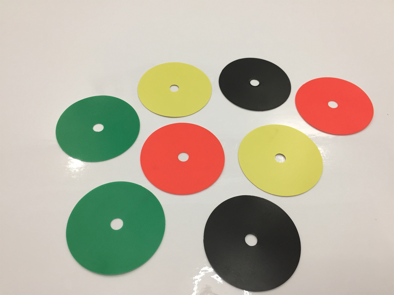 现货 彩色塑片贴5CM圆形贴 红色圆贴 黑色圆贴 黄色圆贴 绿色圆贴