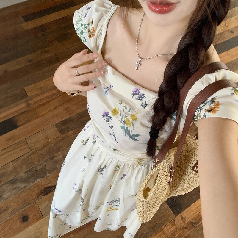 小飞袖方领碎花连衣裙子女夏季2025新款海边度假茶歇法式气质长裙|undefined