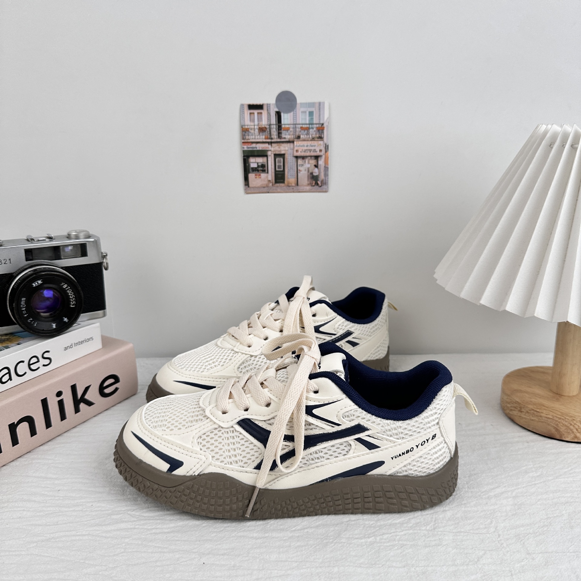 Zapatillas transpirables de malla de onda lejana para mujer 2025 nueva tendencia de verano zapatos casuales de todo fósforo zapatos blancos de suela gruesa para el cabello