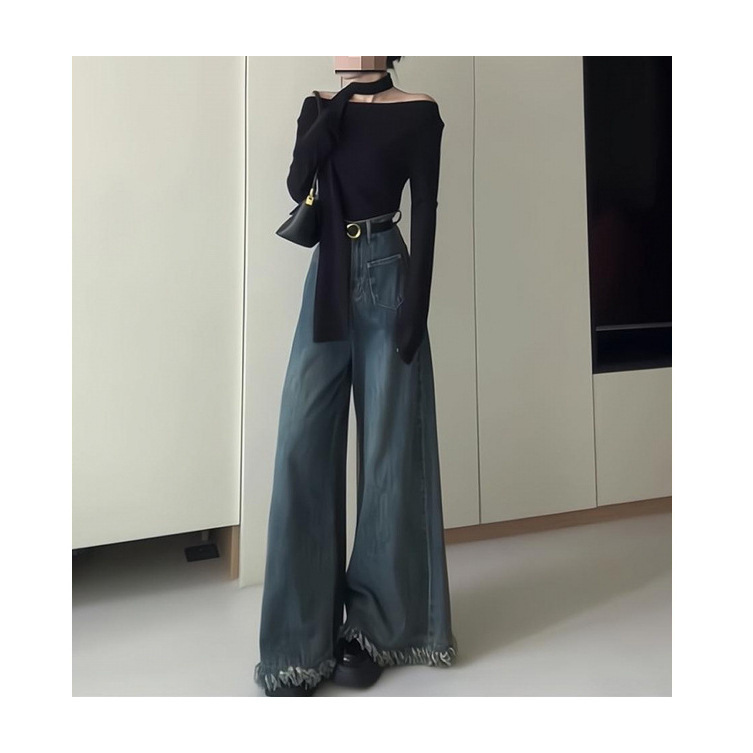 In Autumn, Wear a Complete Set of Plus-Size Off-The-Shoulder Tops and Wide-Leg Jeans, a Stylish and Elegant Outfit for Women In Autumn, Wear a Complete Set of Plus-Size Off-The-Shoulder Tops and Wide-Leg Jeans, a Stylish and Elegant Outfit for Women
