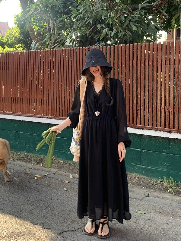 Plus-Size Black Chiffon Dress for Women, Summer V-Neck, Waist-Cinching, Slimming, Long-Sleeve, Loose-Fitting, Vacation Style, Long Dress