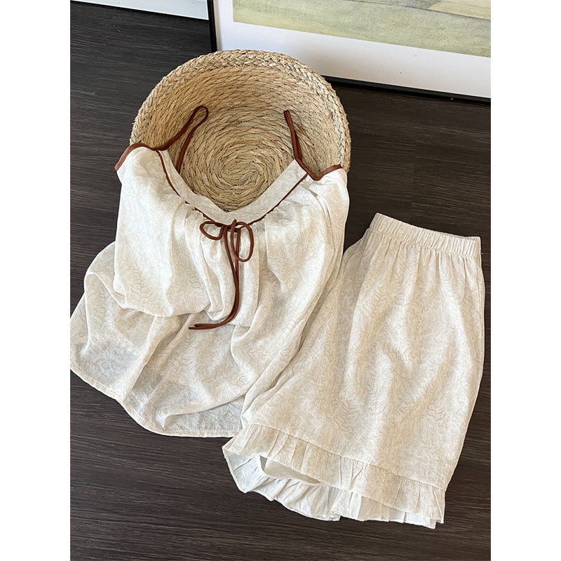 新しい中国風の花柄サスペンダーパジャマ女性のための夏スタイルは外で着用できますルーズ V ネックベストショーツホーム服セット|undefined
