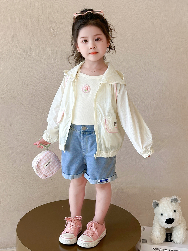 Ropa de protección solar para niñas, verano 2025, nuevo estilo, aire occidental para niños, protección UV, ropa de protección solar fina para niñas y bebés