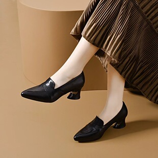 ���^�߸�ЬŮ2026����һ�_�ź�ɫ����Ь��چ�Ь�ļ�Ьͨ��ŮƤЬ