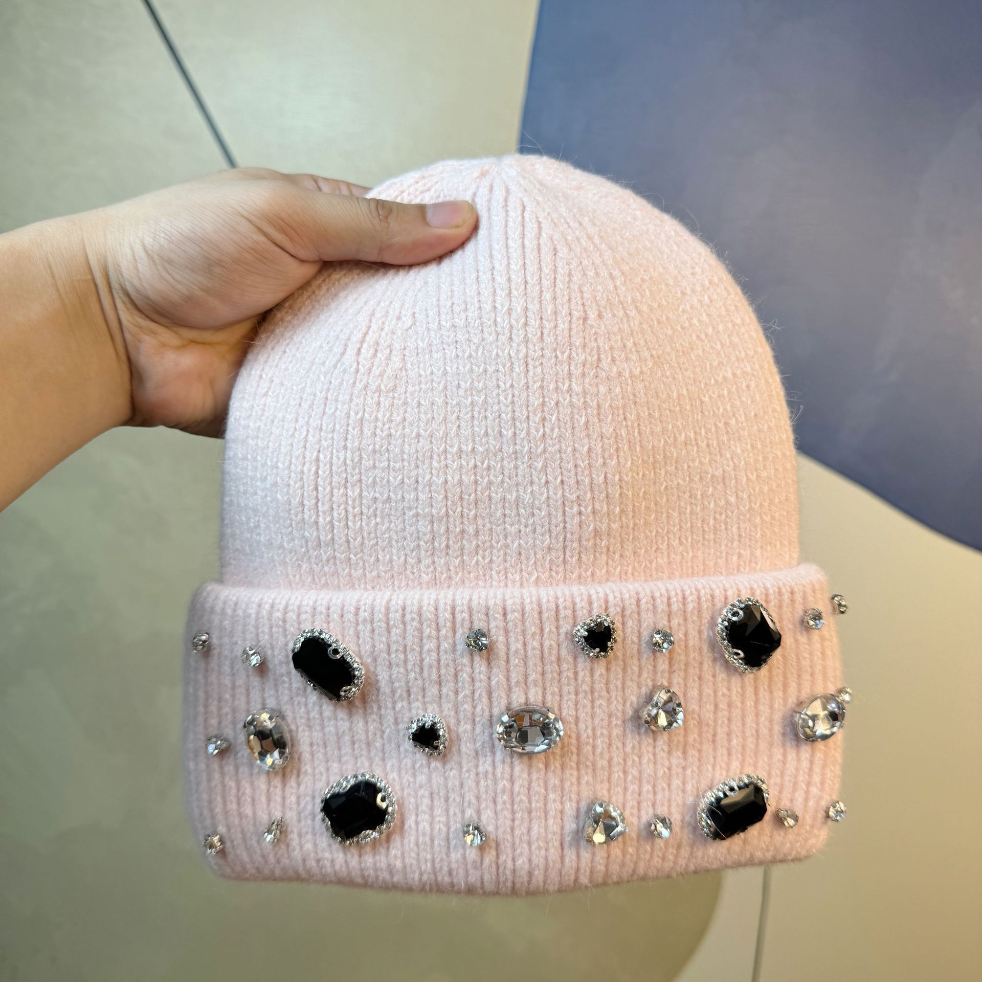 Damen Herbst- und Winter-Strickmütze aus Kaninchenhaar Warme Dicke Beanie-Mütze Modische Strass-Verzierte Einfarbige Lässige Strickmütze – Detail 8