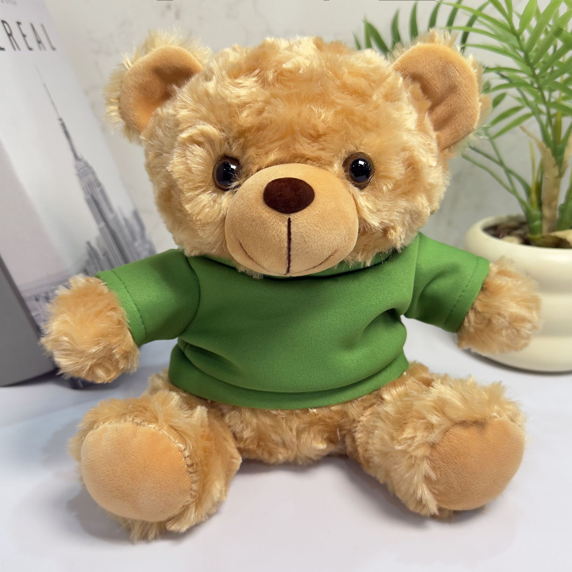 El oso marrón y el tijo verde