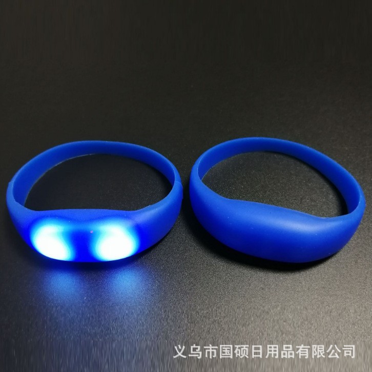 Pulseras luminosas controladas por voz Reunión Anual de Empresas Lotería Control de voz Respuesta Pulseras de teclas luminosas Concert Atmosfera de bar