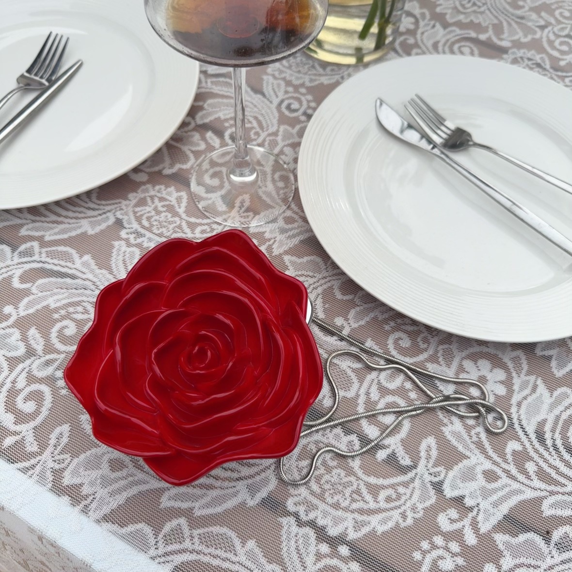 Elegant and stylish rose, versatile for autumn and winter, a box bag with a niche design and a sense of sophistication, a hand-held crossbody bag for dinner parties undefined