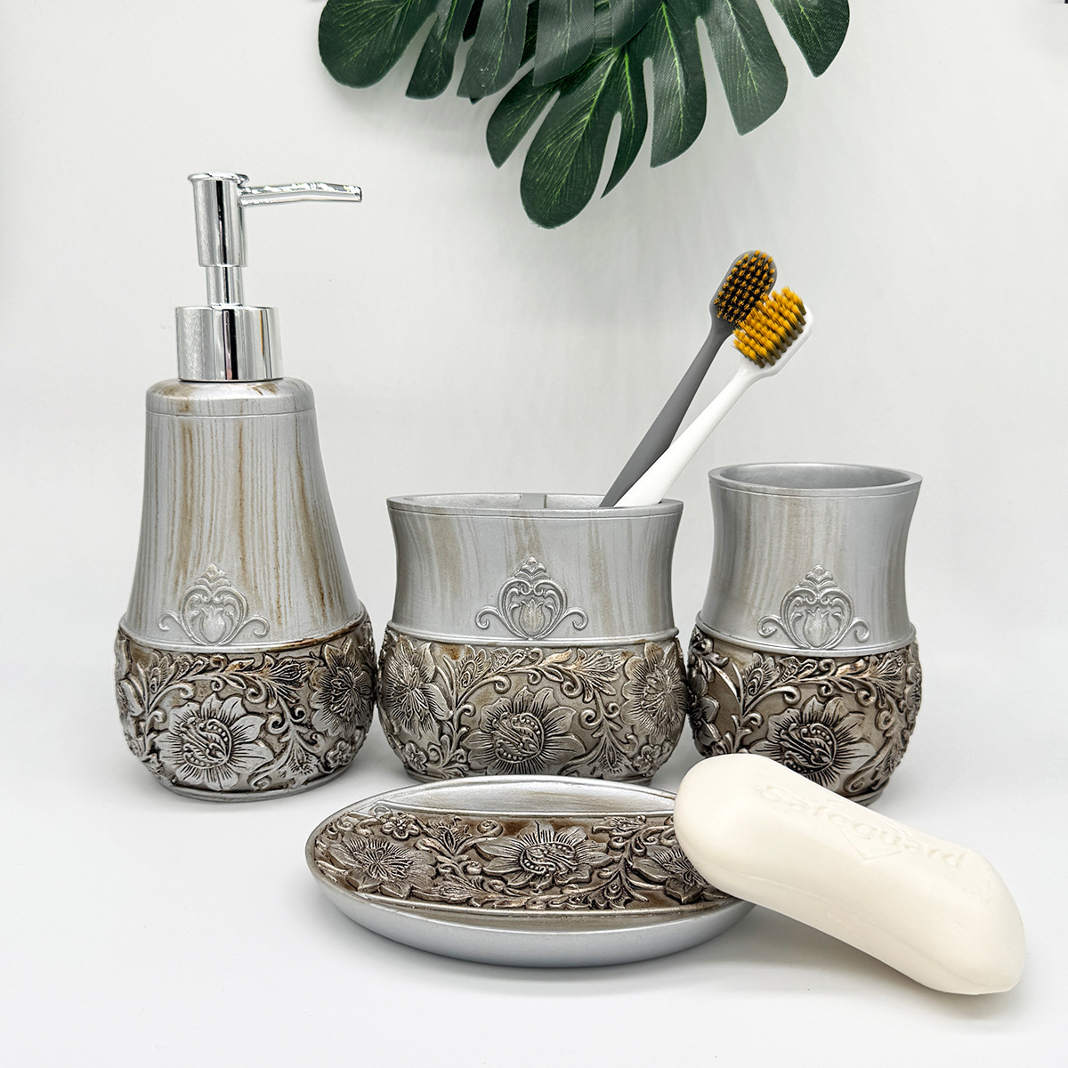 Baño pintado moderno nórdico, hogar de cuatro piezas, baño de hotel, juego de lavado, artículos de baño, botella de desinfectante de manos