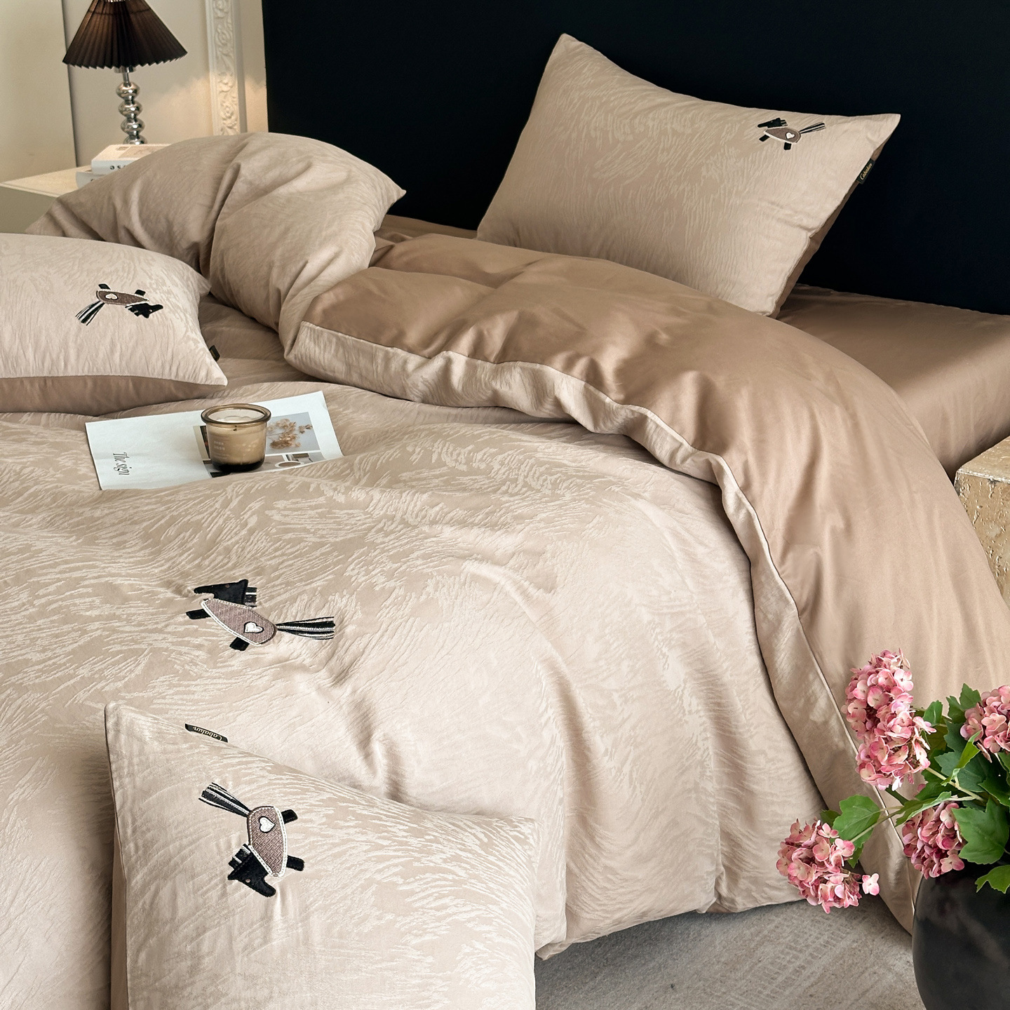 Classic Thick-woven Jacquard Embroidered Four-piece Bedding Set, Simple Luxurious, High-end And Elegant, Not Easy To_voghion.com