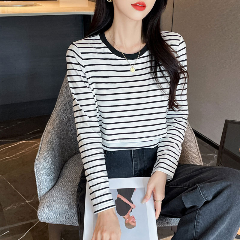 ストライプの授乳上着の春秋服の辛いお母さんのタイプは外に出て、純綿の底の長袖の授乳服の産後はやせています。|undefined