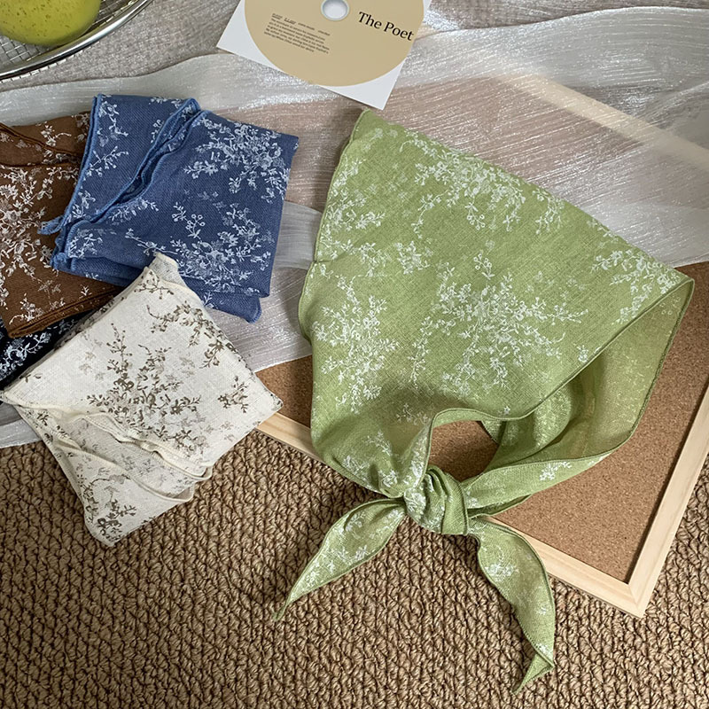 Bufanda triangular floral, pañuelo de seda, sentido de alta gama, moda de primavera y verano, bufanda pequeña de todo fósforo, pañuelo en la cabeza, cinturón para el cabello de estilo pastoral femenino de verano, accesorios para el cabello