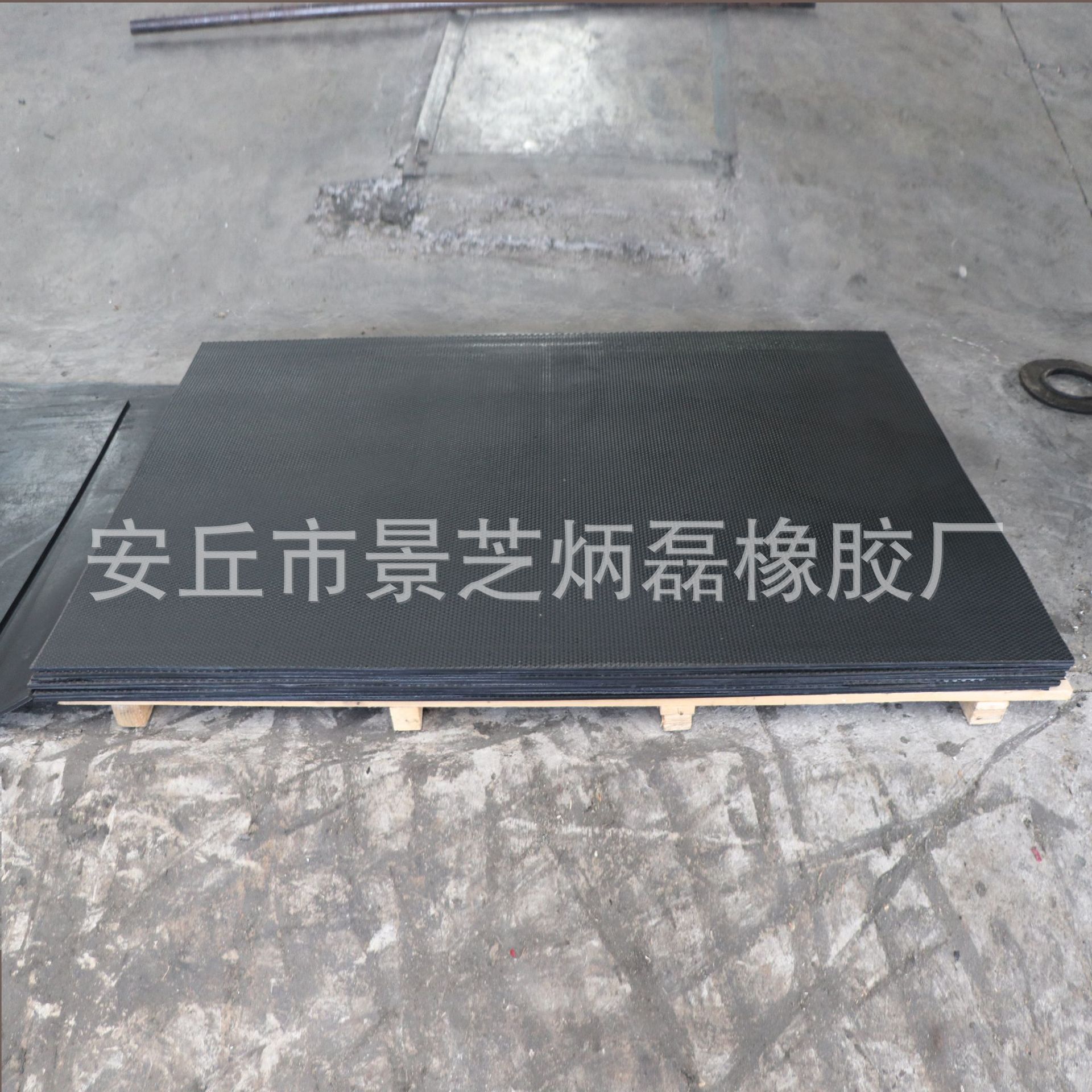 厂家供应小猪兽用保温垫 加厚加布保育保温垫 隔温取暖猪舍垫子