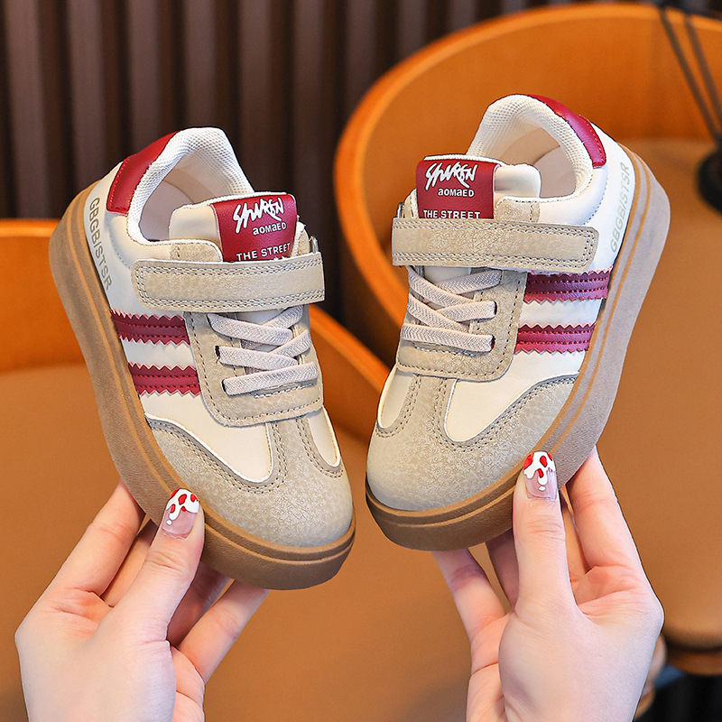 Zapatos de skate para niños 2025 nuevos niños primavera y otoño baja malla transpirable zapatos deportivos casuales antideslizantes zapatos de entrenamiento alemán