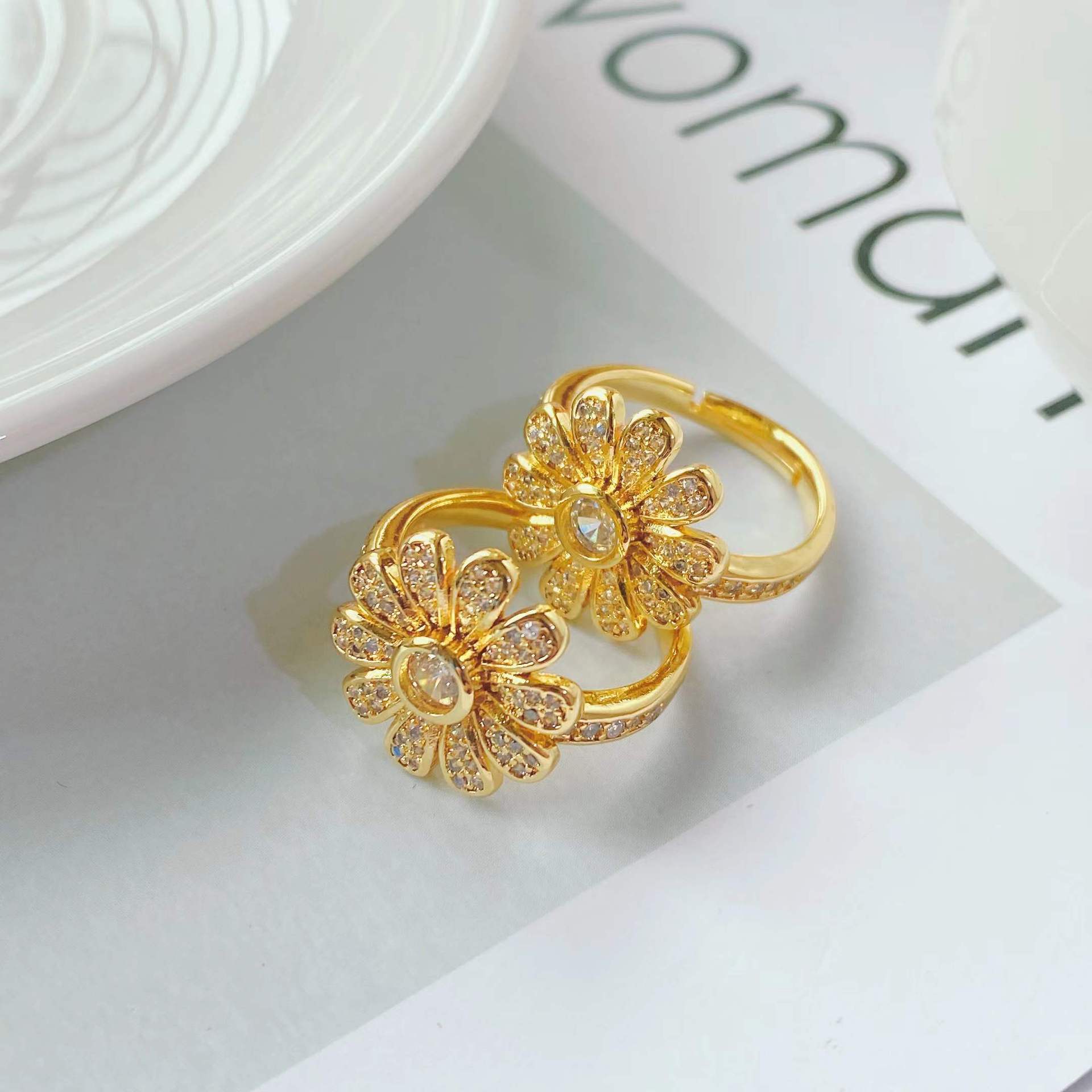 European And American Light Luxury Full Diamond Sunflower Flower Opening Female Ring display picture 5