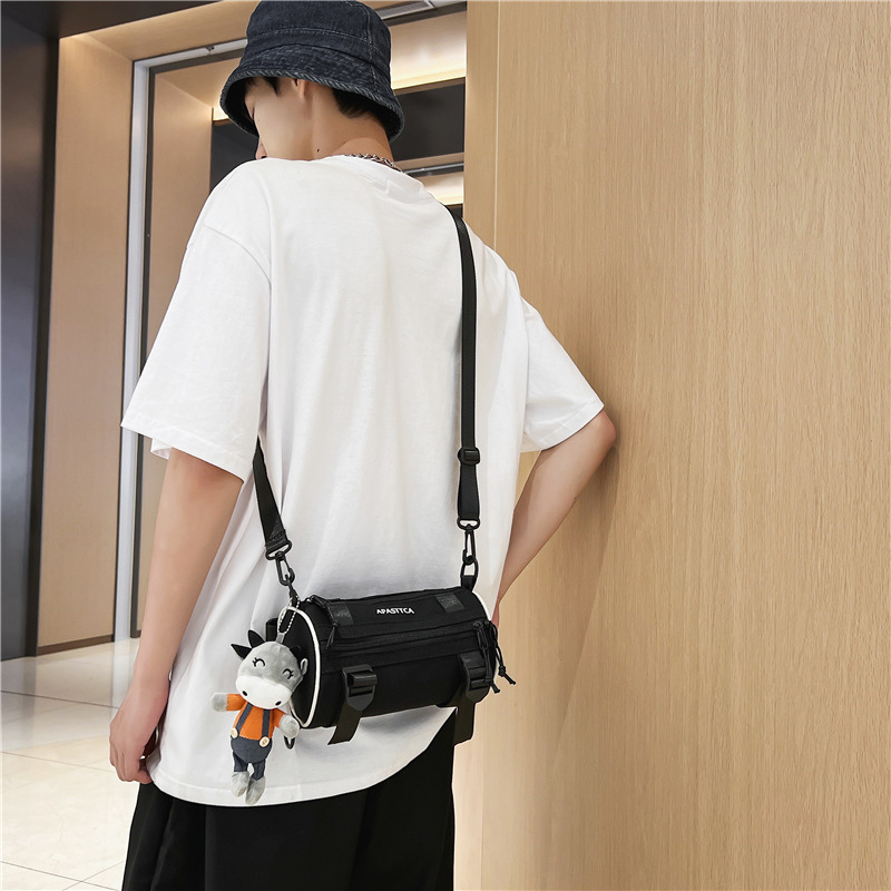 &2024年斜挎包男士日系潮牌帆布单肩包女学生上课包轻便斜跨背