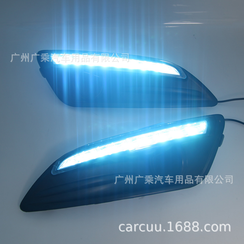 Adecuado para 13-14 Ford Fiesta Luz de marcha diurna de tres colores