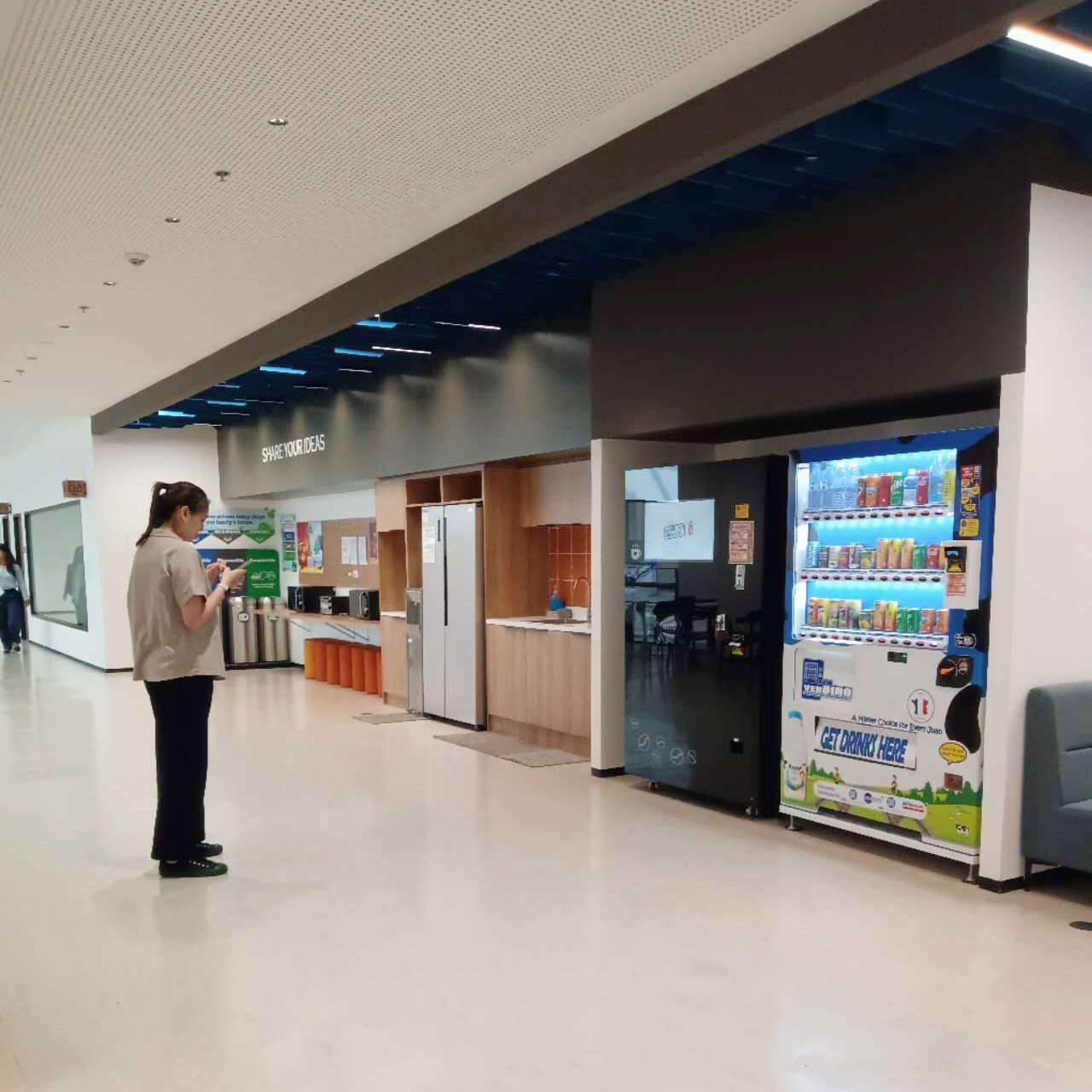 Fabricante de máquinas comerciales de café helado, venta directa, máquina expendedora de café automática las 24 horas con producción rápida de hielo y limpieza automática