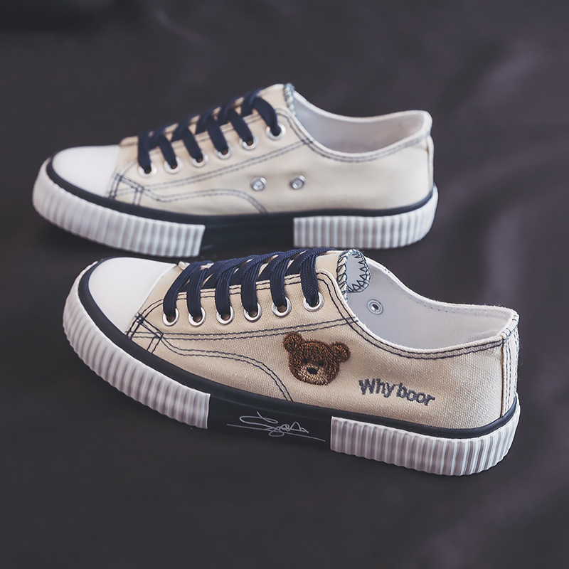 Hombres y mujeres de nicho de diseño oso bordado zapatos de lona de las mujeres 2023 nuevo estilo coreano versátil zapatillas para estudiantes moda femenina